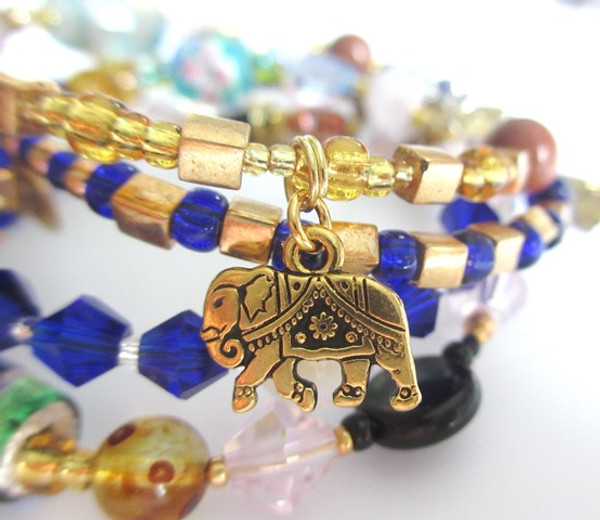 How does a bracelet tell the story of Aida? 