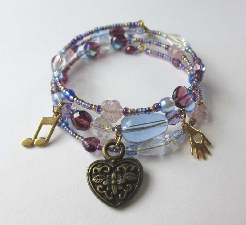 The heart breaking prayer in Act 2 of Puccini's Tosca inspires the Vissi d'arte Bracelet.