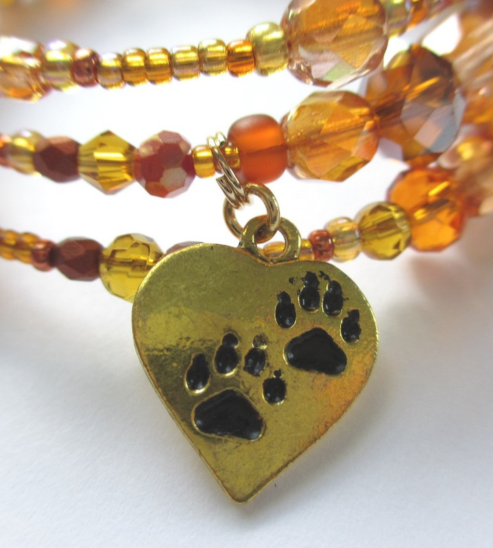 A heart charm embossed with the Vixen's paws evokes the theme of love.
