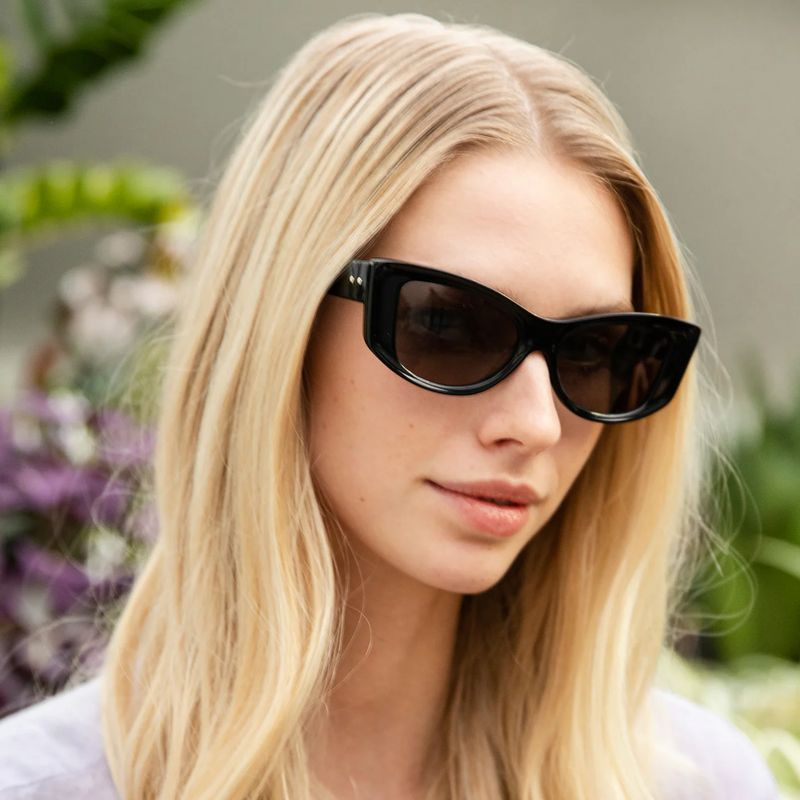 Sunday Somewhere Bella