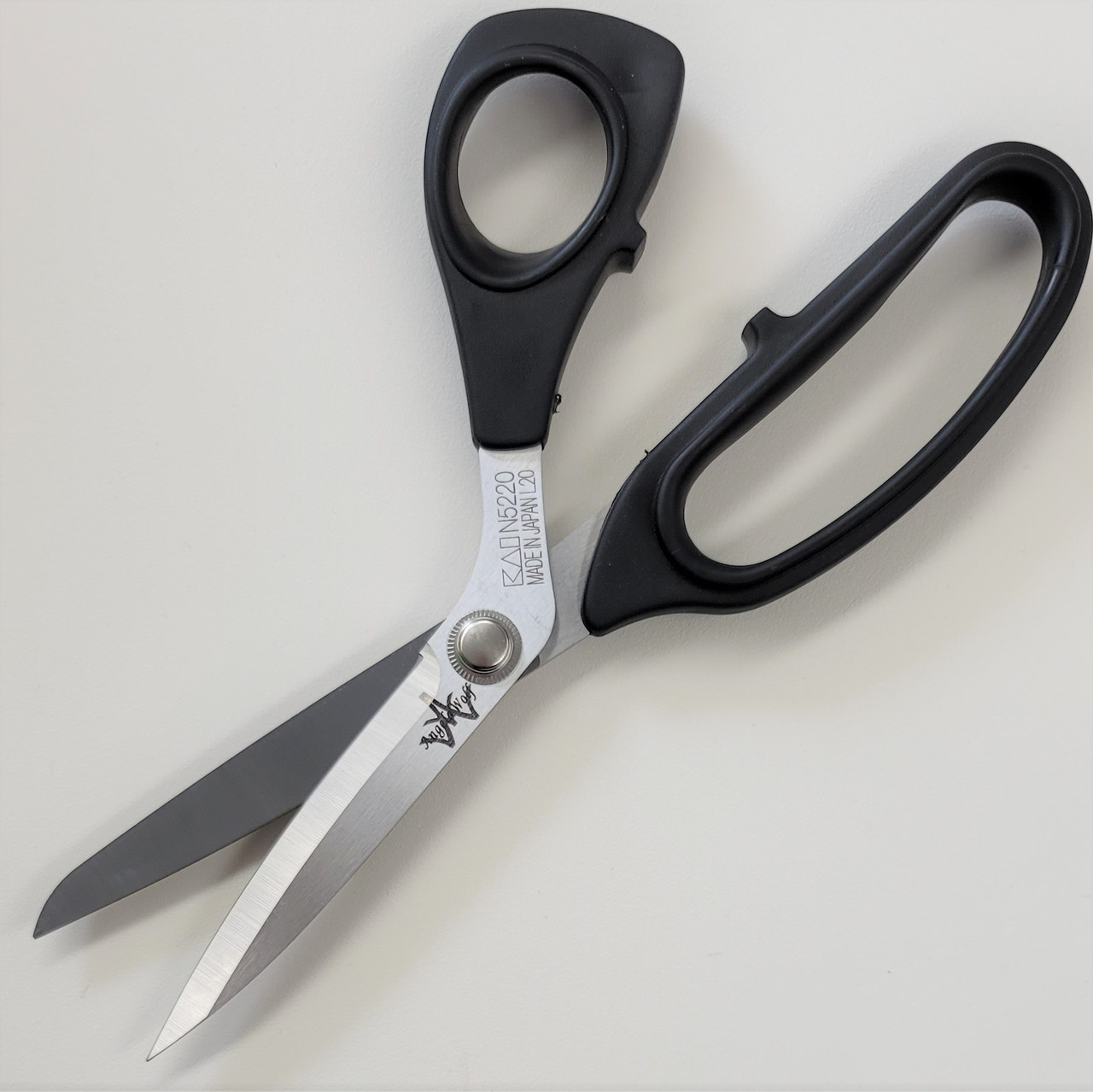 Angela Wolf Private Label Kai Scissors N5220