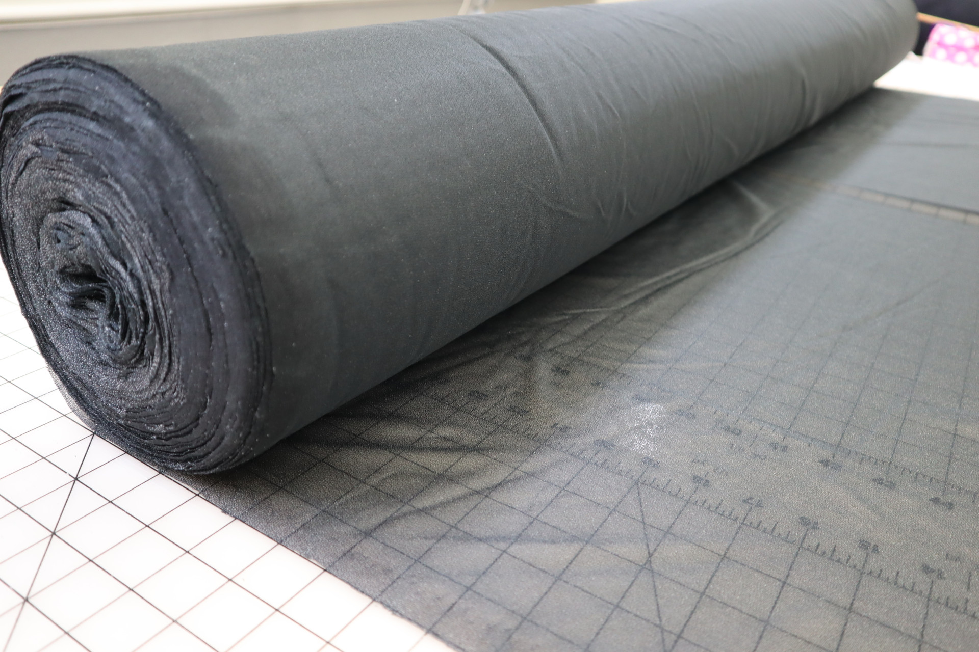BLACK MEDIUM WEIGHT TAILORING FUSIBLE INTERFACING
