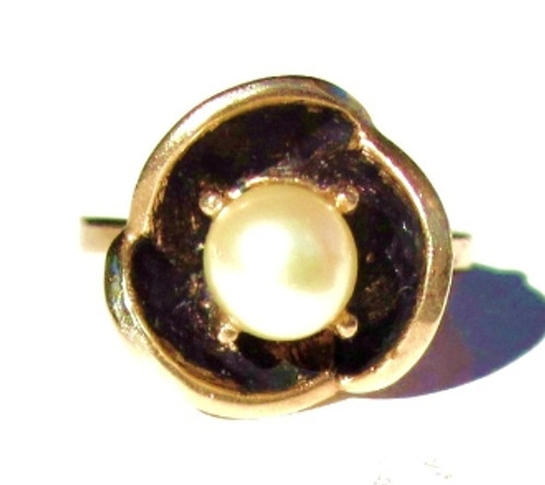 Vintage Pearl Designer Flower Ring Vintage Pearl Designer Flower Ring