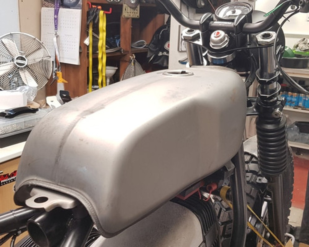 How to size and fit a universal cafe racer tank