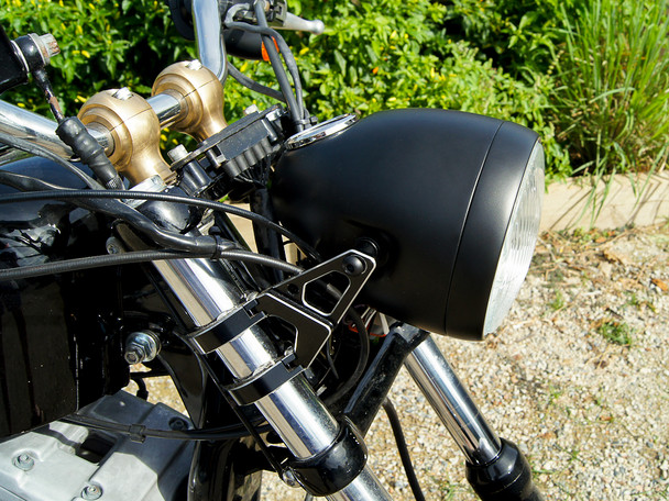 Motorcycle 5.75" Vintage Style Black Metal Headlight + Integrated Digital GPS Speedometer