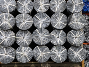 8' x 100' Welded Wire-14 ga. galvanized steel core; 12 ga after Black PVC-Coating, 2" x 4" Mesh - Pallet Price (9)