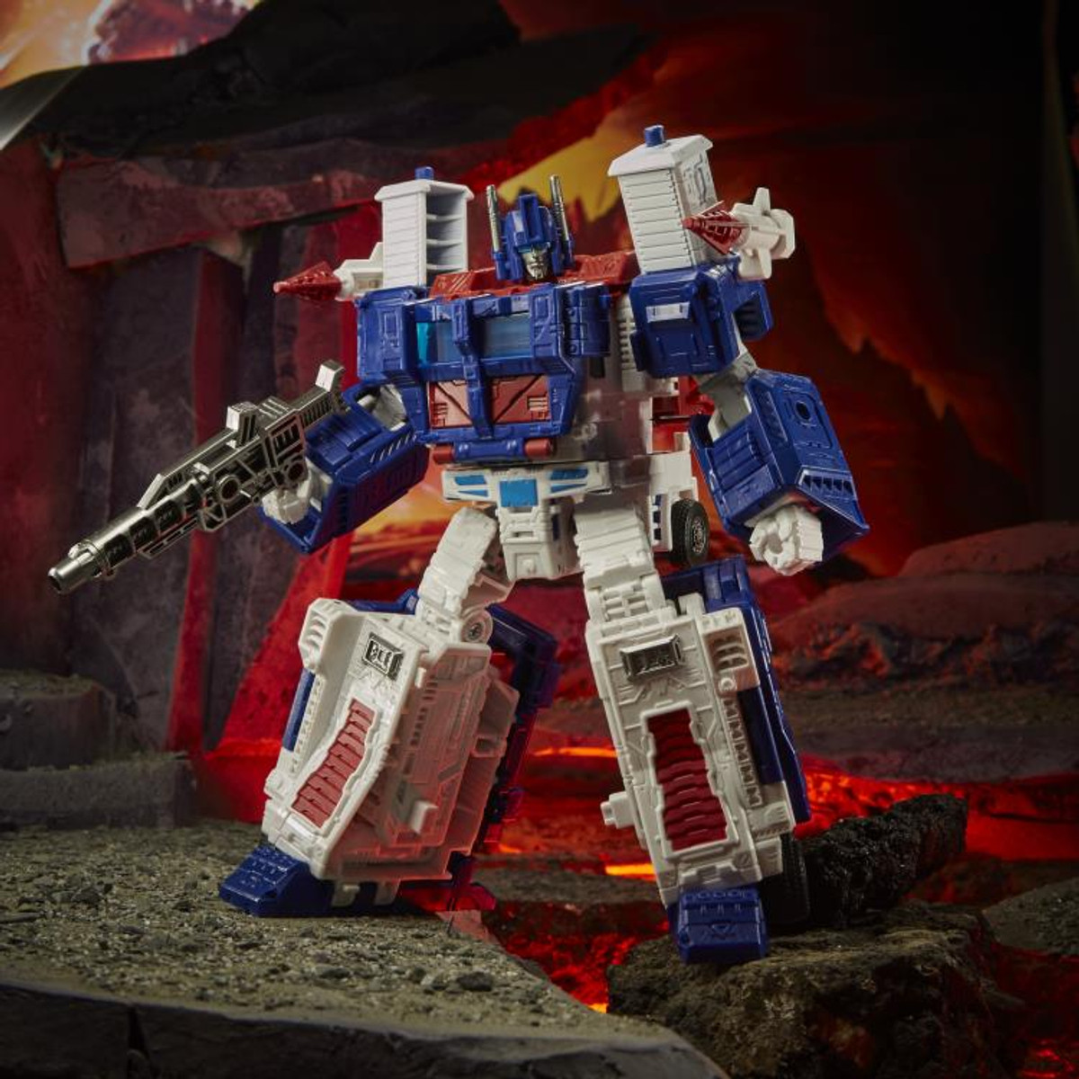 Transformers War for Cybertron: Kingdom - Leader Class Ultra Magnus