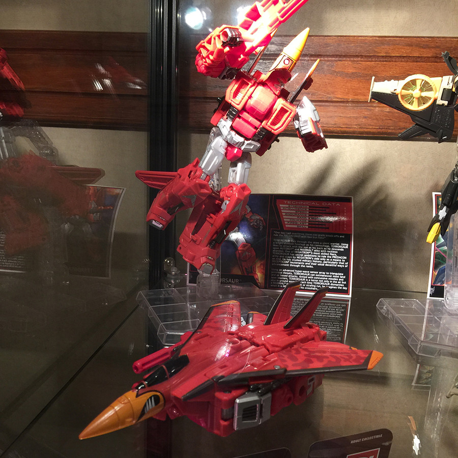 Botcon 2016 - Attendee Only Figure - Terrorsaur