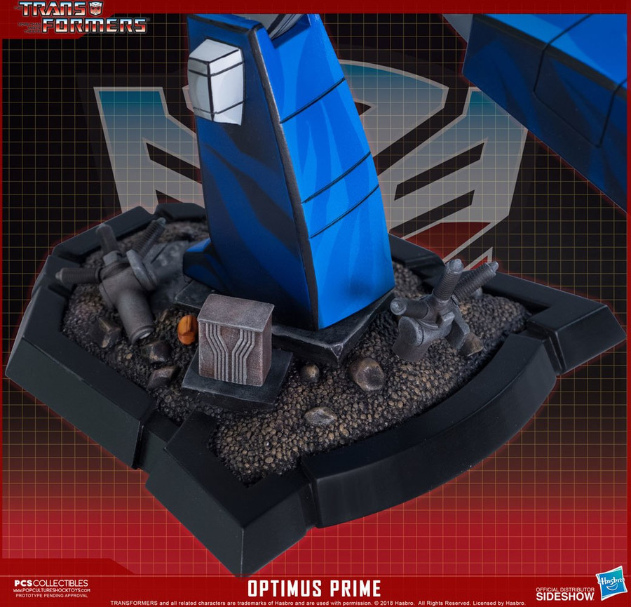 Pop Culture Shock - Optimus Prime Classic Scale Statue