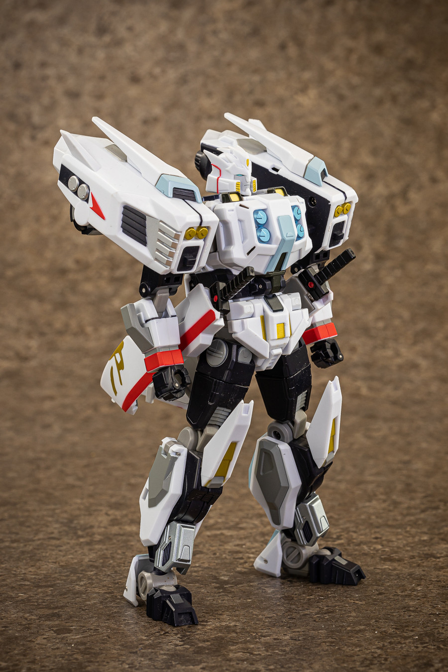 Mastermind Creations - Reformatted R-32R - Stray RE-edited
