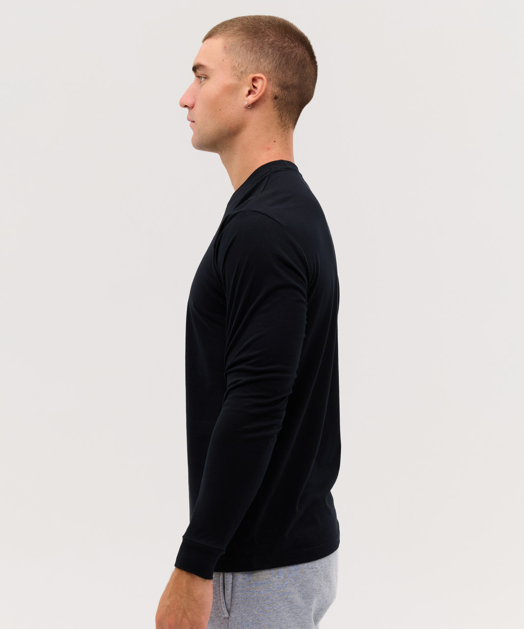 Hawkins/Essential Long Sleeve Tee – T Shirts – available in black, blue, grey, white colours