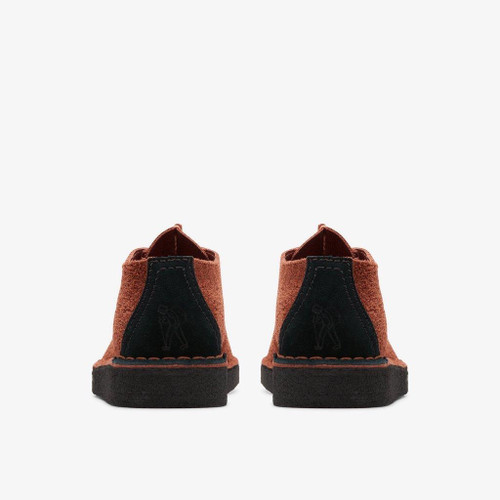 Distinctive center seam stitch detail and premium uppers combine to reflect the 1970s original. Clarks Originals signature crepe soles recall the brand's extraordinary heritage.

UPPER MATERIAL Leather

LINING MATERIAL Unlined

SOLE MATERIAL Crepe

FASTENING TYPE Lace

REMOVABLE INSOLE No

TRIMS Eyelet