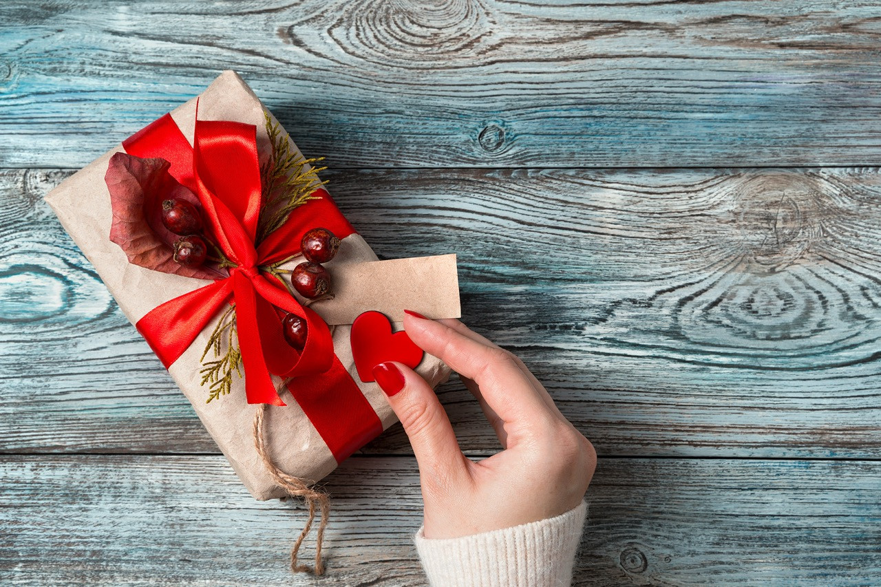 How to Choose the Right Watch as a Holiday Gift