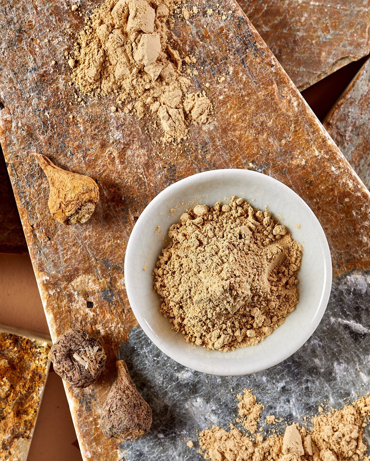 Organic maca powder with whole dried maca roots