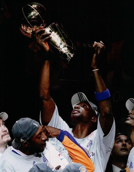 Lamar Odom Unsigned 8X10 High Quality Lakers Photo Photograph Trophy Over Head