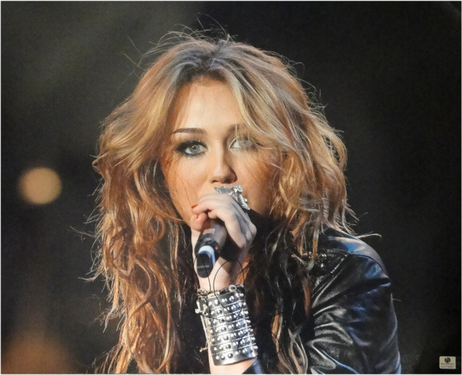 Miley Cyrus Signed Autographed 16X20 Photo Performing with Mic GA774647