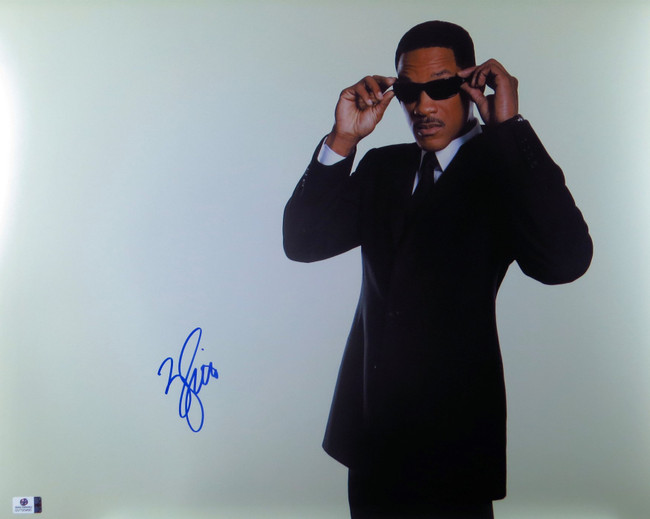 Will Smith Signed Autographed 16X20 Photo Men In Black In Suit GV793490