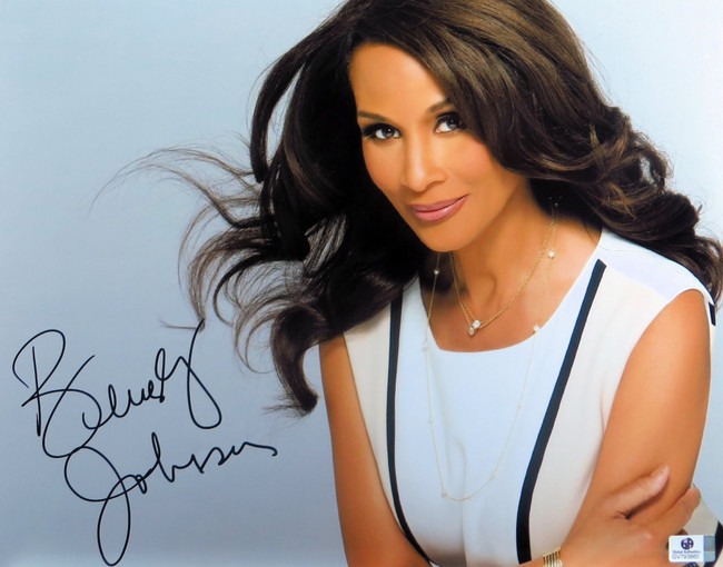 Beverly Johnson Signed Autographed 11X14 Photo Vintage Model Elle Vogue GV793860