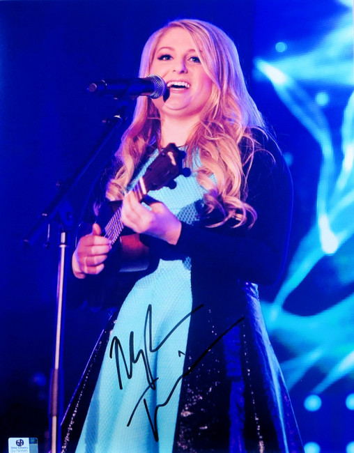 Meghan Trainor Signed Autographed 11X14 Photo Singing All About That Bass 793585