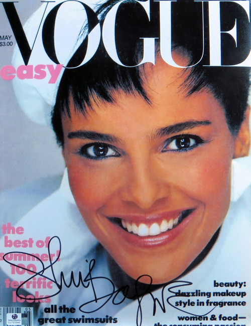 Shari Belafonte Autographed 11X14 Photo Vintage Vogue Magazine Cover GV793846