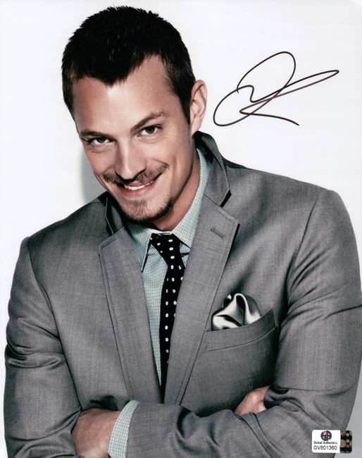 Joel Kinnaman Signed Autographed 8X10 Photo Robocop Sexy Gray Suit GV801360