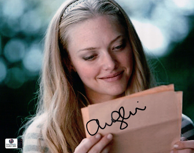 Amanda Seyfried Signed Autographed 8X10 Photo Dear John Reading Letter GV801365