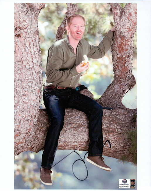 Jessie Tyler Ferguson Signed Autographed 8X10 Photo Modern Family in Tree 806355