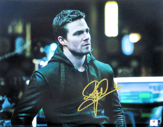 Stephen Amell Signed Autographed 11X14 Photo Arrow Gold Ink GV809740