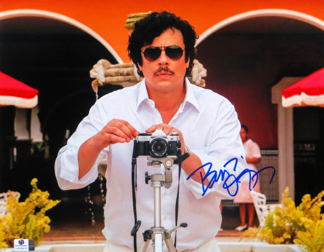 Benicio del Toro  Signed Autographed 11X14 Photo Escobar: Paradise Lost GV809616
