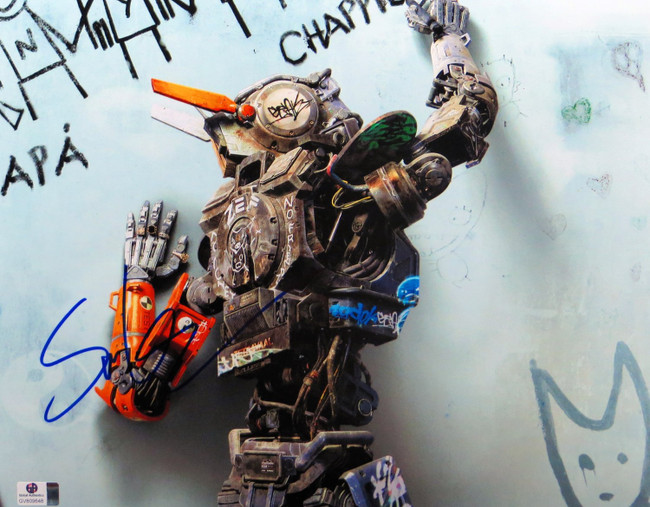 Sharlto Copley Signed Autographed 11X14 Photo Chappie Spray Paiting GV809648