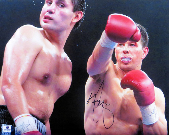 Mark Wahlberg Signed Autographed 11X14 Photo The Fighter Landing Punch GV816228