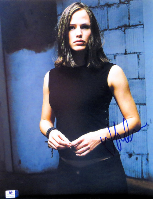 Jennifer Garner Signed Autographed 11X14 Photo Cute Sexy All in Black GV816293