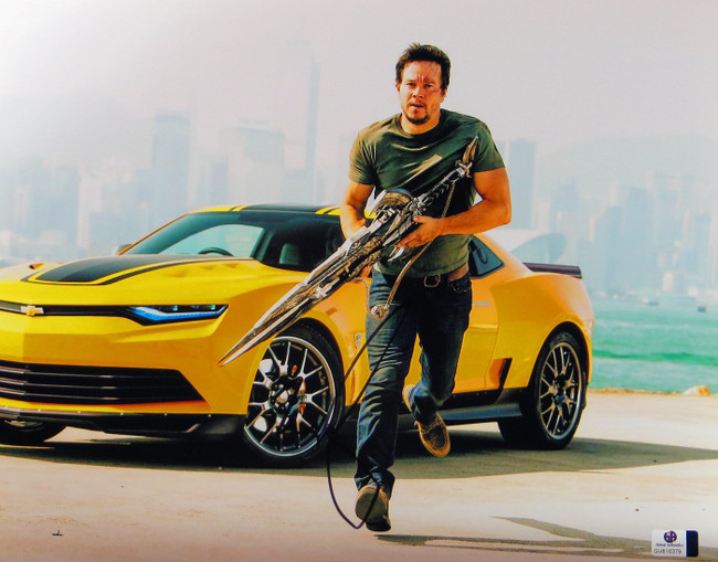 Mark Wahlberg Autographed 11X14 Photo Transformers: Age of Extinction GV816379