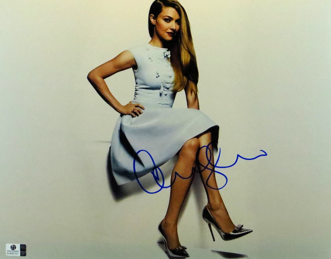 Amanda Seyfried Signed Autographed 11X14 Photo Sexy Heels and Dress GV830707