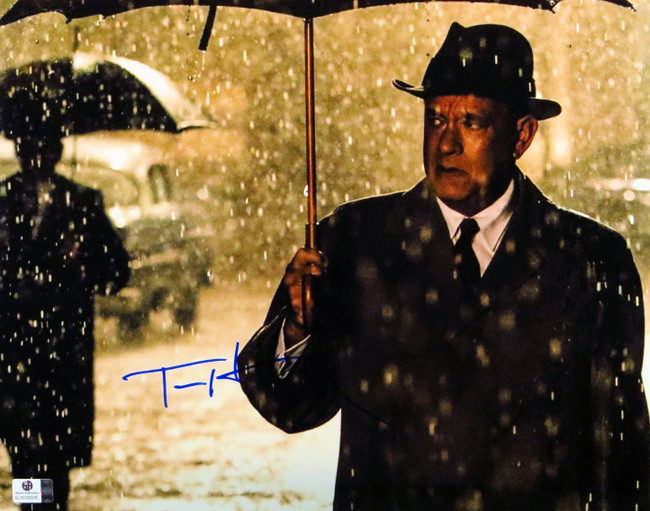 Tom Hanks Signed Autographed 11X14 Photo Bridge of Spies GV830806