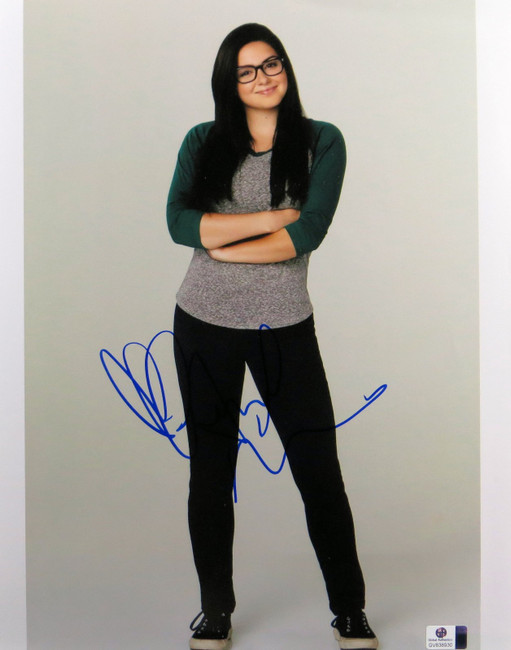 Ariel Winter Autographed 11X14 Photo Modern Family Cute Arms Crossed GV838930