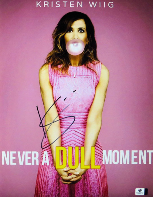 Kristen Wiig Signed Autographed 11X14 Photo Blowing Bubble GV848474