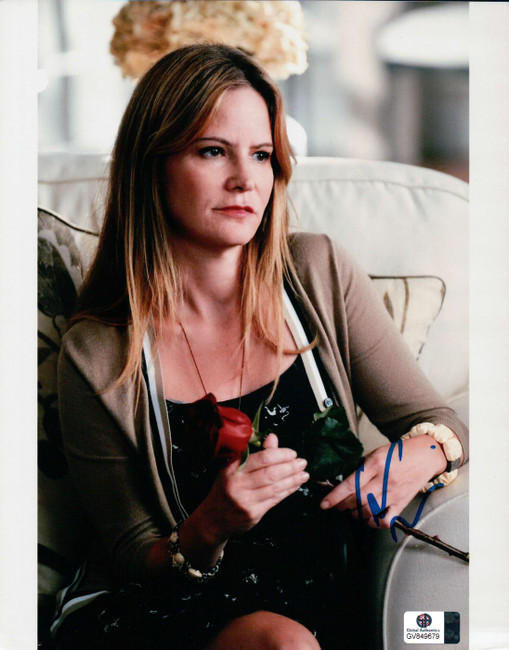 Jennifer Jason Leigh Signed Autographed 8X10 Photo Sexy Sitting with Rose 849679