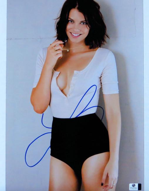 Lauren Cohan Signed Autographed 11X14 Photo Sexy Gorgeous Smile GV852399