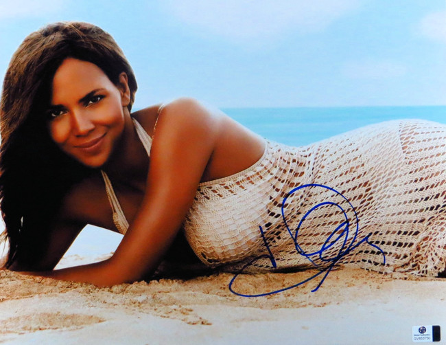 Halle Berry Signed Autographed 11X14 Photo Gorgeous Sexy on Beach GV853750