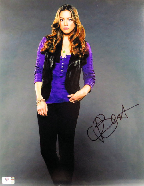 Chloe Bennet Signed Autographed 11X14 Photo Agents of SHIELD Skye GV796705