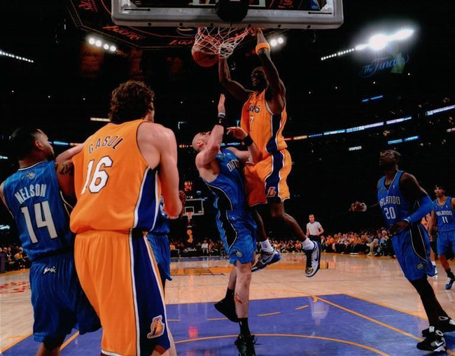 Lamar Odom Unsigned 8X10 High Quality Lakers Photo Photograph Locker Room  Trophy - Cardboard Legends