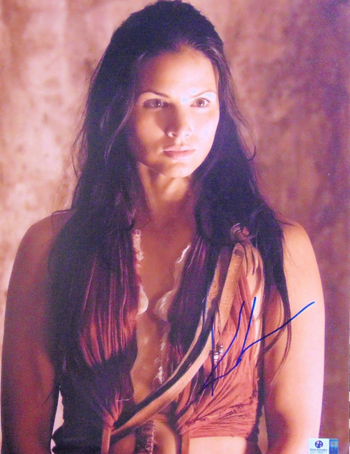 Katrina Law Signed Autographed 11X14 Photo Spartacus Sexy GV706671