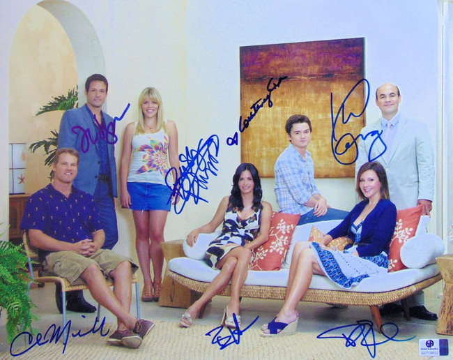 Cougartown Cast Signed Autographed 11X14 Photo Courteney Cox Phillips + GV719822