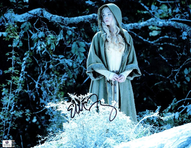 Elle Fanning Signed Autographed 11X14 Photo Maleficent Princess Aurora GV756106