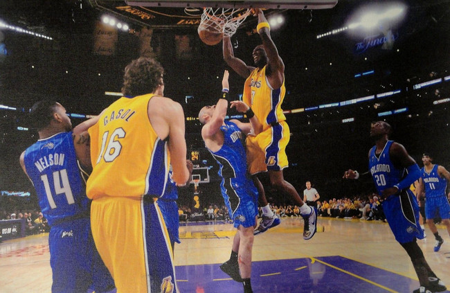 Lamar Odom UnSigned 13x20 Canvas Los Angeles Lakers 2 Hand Dunking