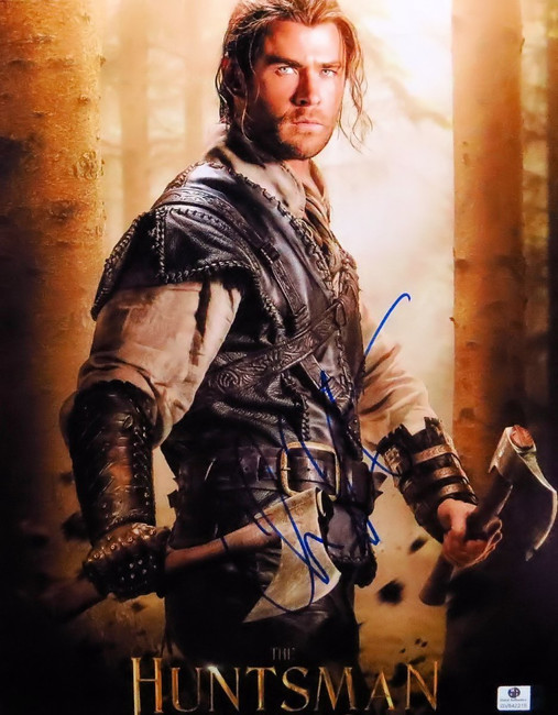 Chris Hemsworth Signed Autographed 11X14 Photo The Huntsman Dual Axes GV842215