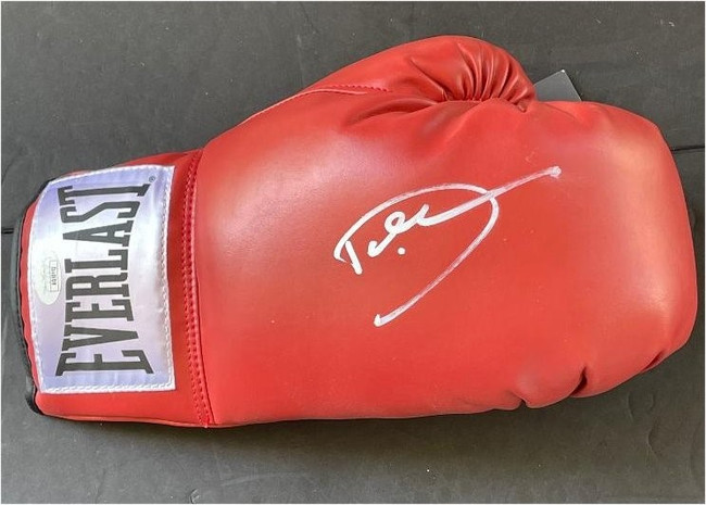 Dolph Lundgren Signed Autographed Everlast Boxing Glove Rocky Movie JSA AQ10112
