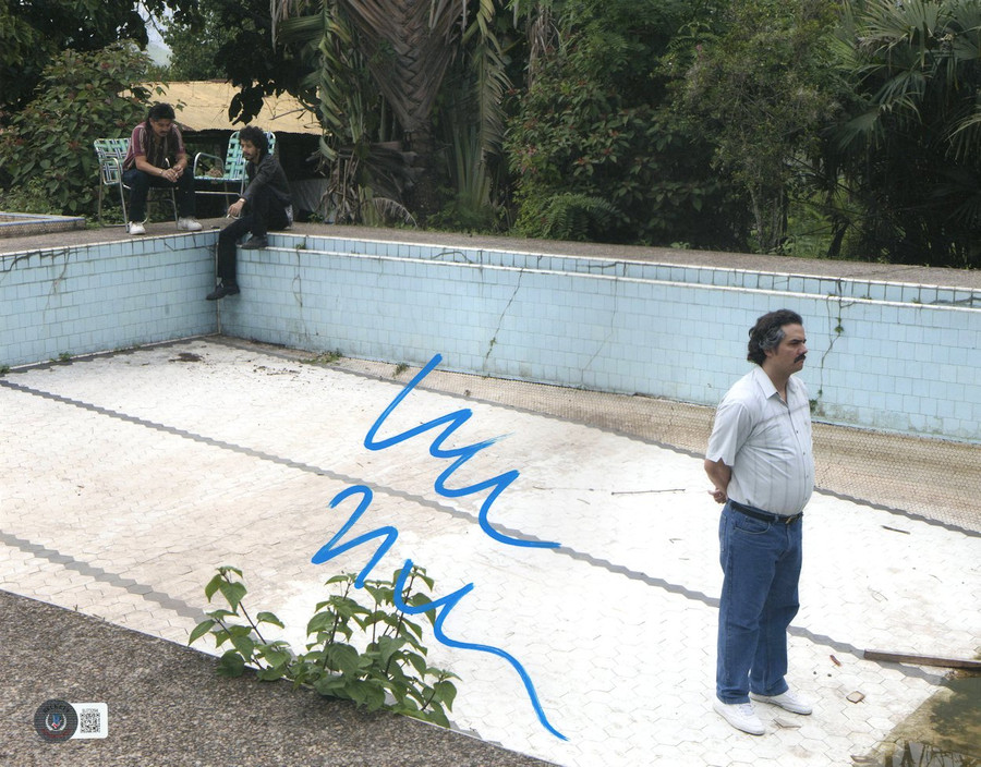 Wagner Moura Signed Autographed 11X14 Photo Narcos Swimming Pool BAS BJ73294