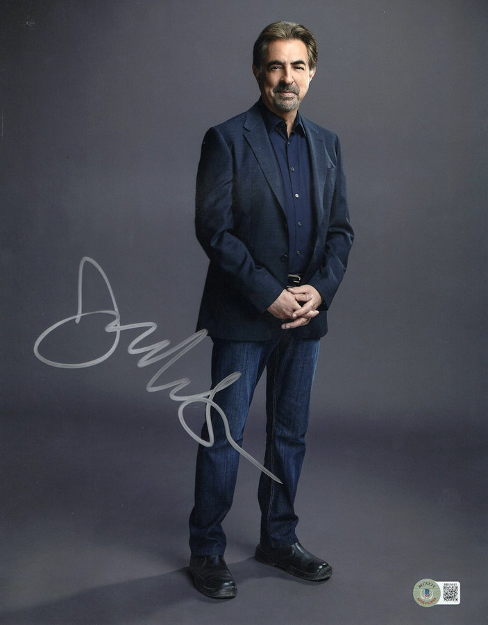 Joe Mantegna Signed Autographed 11X14 Photo Criminal Minds BAS BB59645
